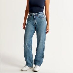 A&F CURVE LOVE HIGH RISE LOOSE JEAN